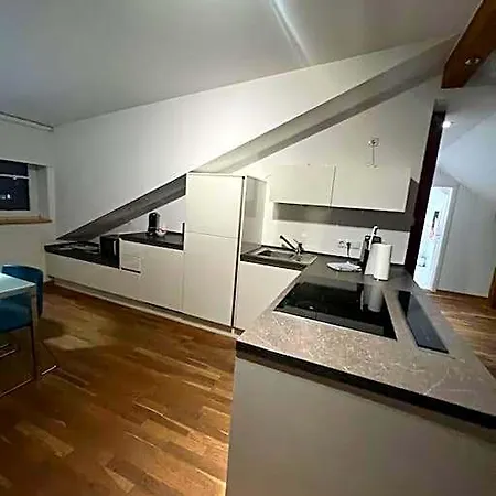 Charmantes Loft In Der Bayreuther * 拜罗伊特
